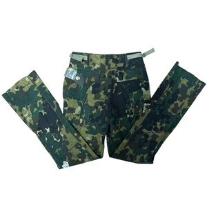 Darc Sport Wolves Woodland Camo Cargo Pants Men’s Size: 30 NWT